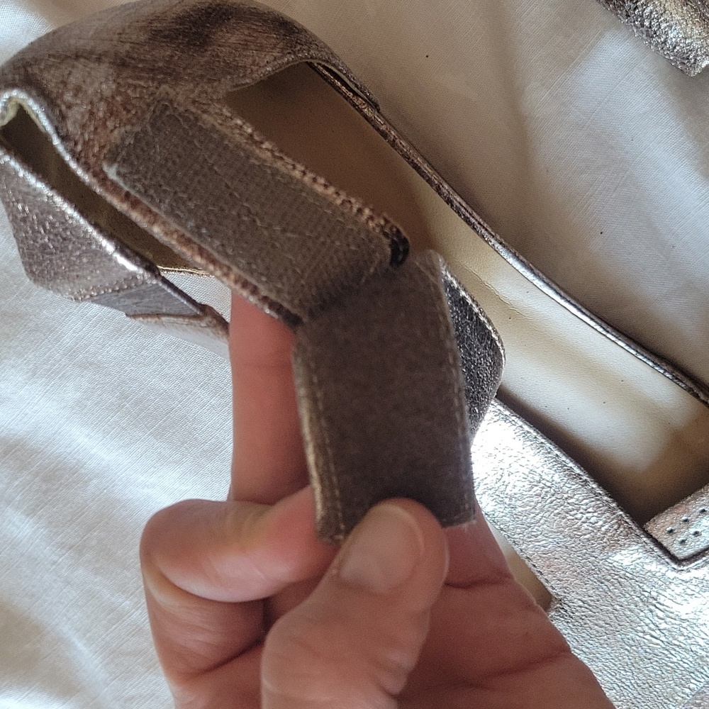 Van Eli Gold Sandals - Picture 8 of 8
